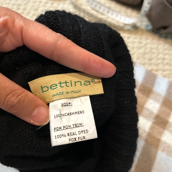 100 percent cashmere and fur women’s hat - Picture 3 of 4